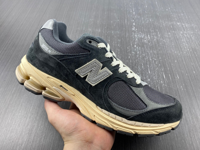 new Ba1an*e 2002r black dark grey men