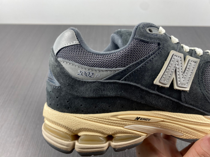 new Ba1an*e 2002r black dark grey men