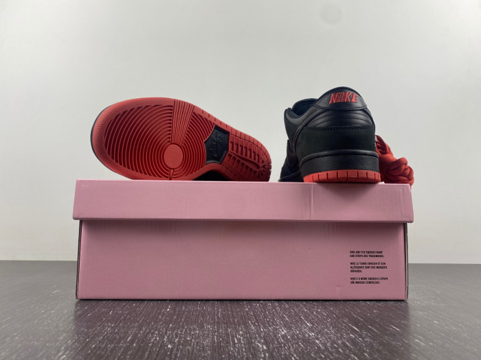Nike SB Dunk Low Black Pigeon 883232-008