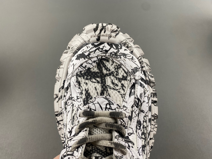 BALCIA DEFENDER SNEAKER