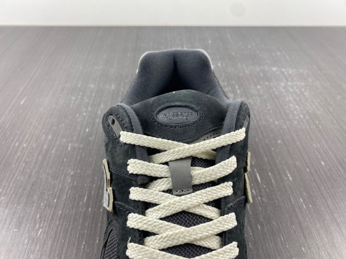 new Ba1an*e 2002r black dark grey men