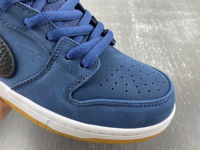 Nike SB Dunk Low Pro ISO 