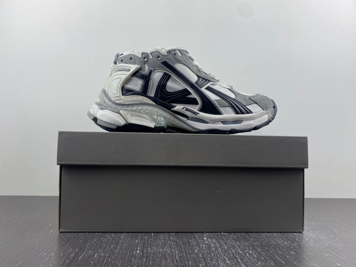 BALCIA RUNNER SNEAKER