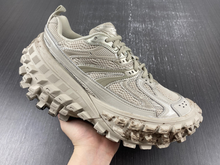BALCIA DEFENDER SNEAKER