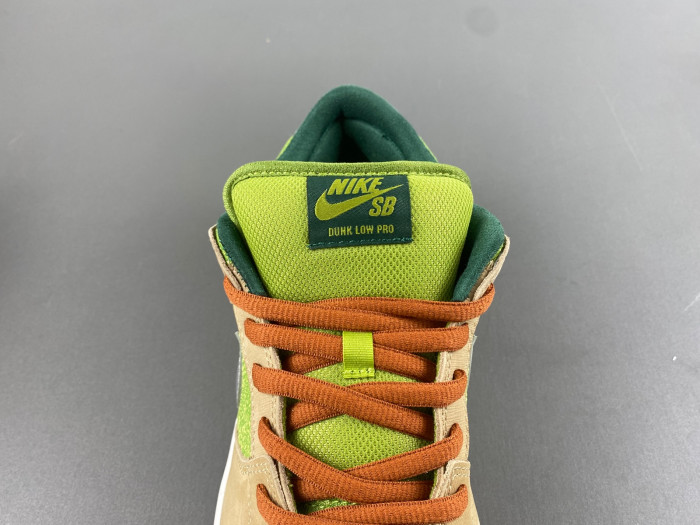 Nike SB Dunk Low "Escargot" FQ7585-200
