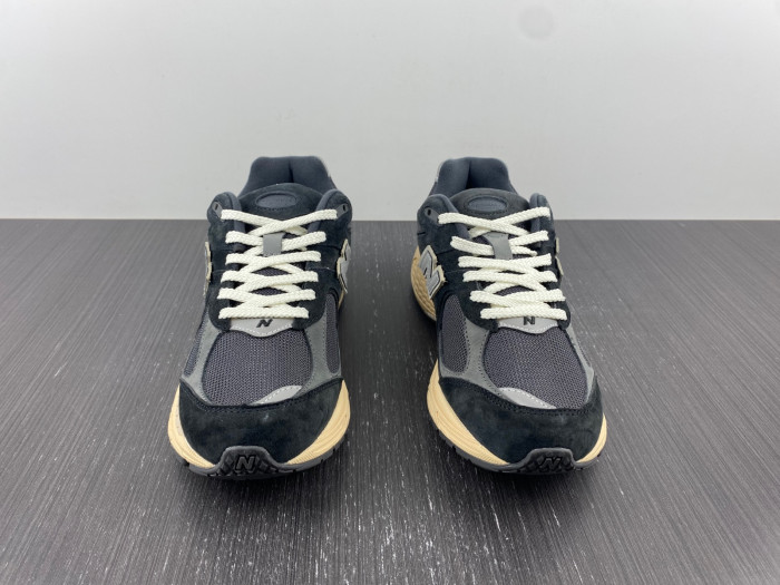 new Ba1an*e 2002r black dark grey men
