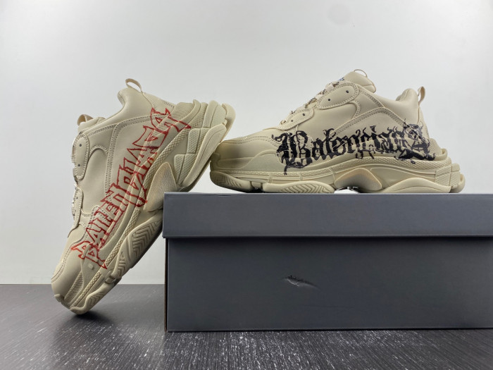 BALCIA TRIPLE S SNEAKER