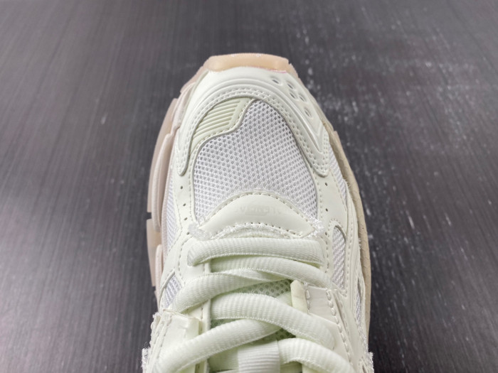 BALCIA RUNNER SNEAKER