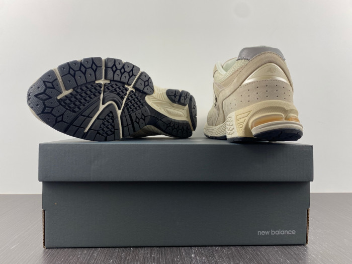 new Ba1an*e m2002rcc calm taupe m2002rcc