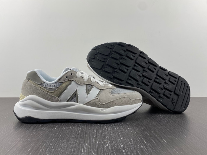new Ba1an*e 57/40 rain cloud men''s - m5740ca