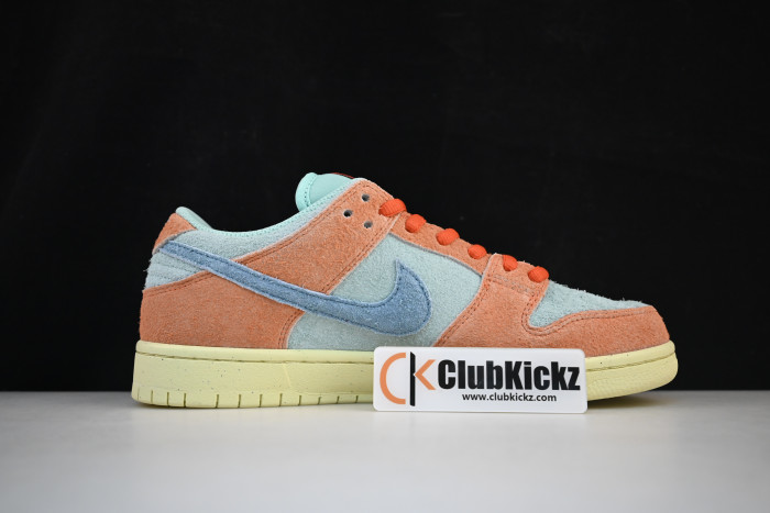 Nike SB Dunk Low 