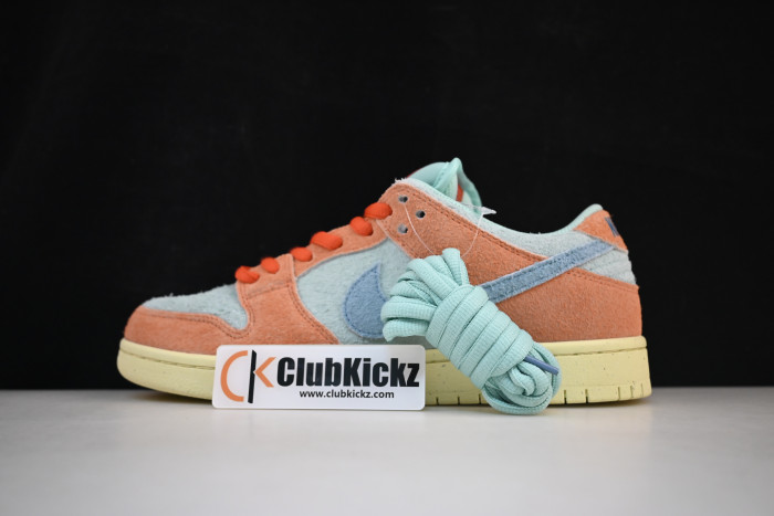 Nike SB Dunk Low 