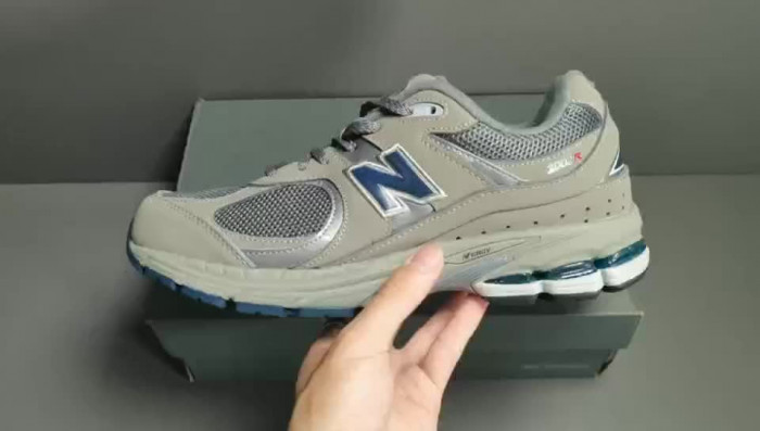 new Ba1an*e 2002r og "light grey" ml2002ra