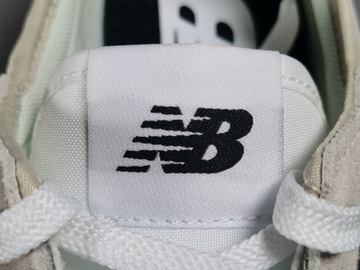 new Ba1an*e 327 sea salt black ms327fe