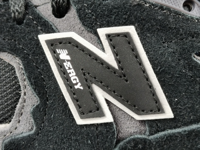 new Ba1an*e 2002r protection pack black grey m2002rdj