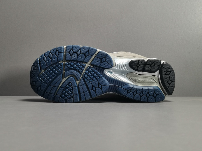 new Ba1an*e 2002r og "light grey" ml2002ra