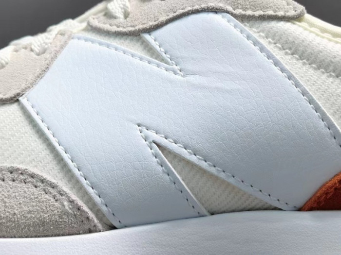 new Ba1an*e wmns 327 