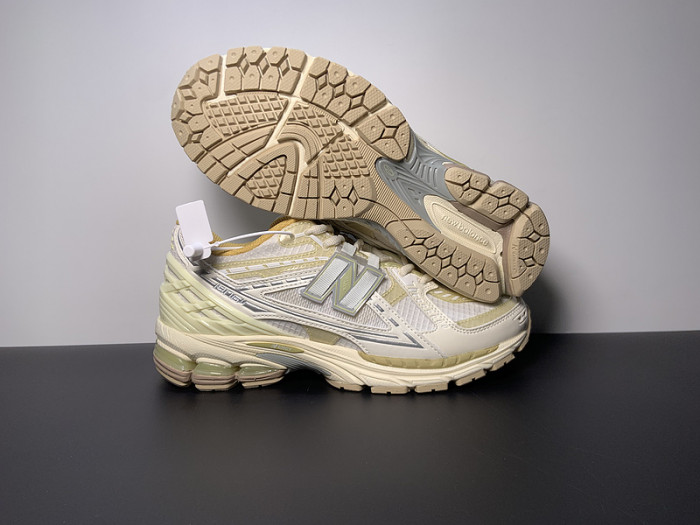 new Ba1an*e 1906u low lunar new year pack - cream - m1906nly