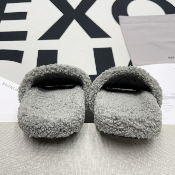 BALCIA FURRY SLIDES