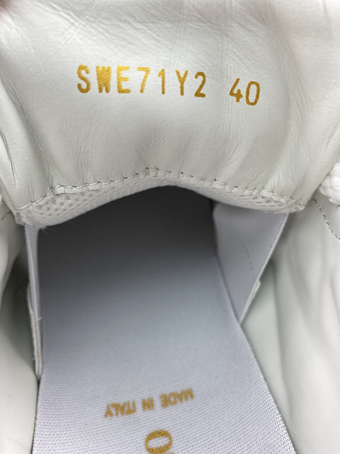Va1e*ntin0 garavani sneaker
