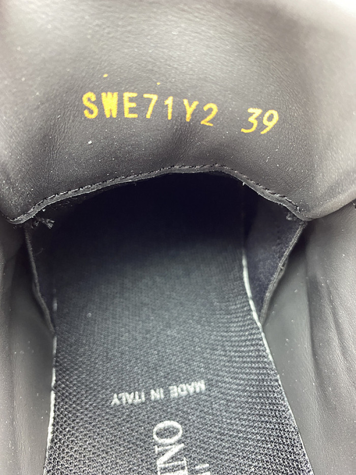 Va1e*ntin0 garavani sneaker