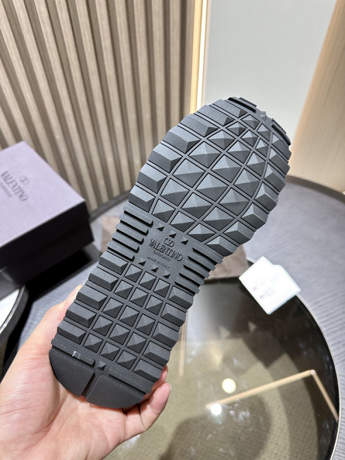 Va1e*ntin0 garavani sneaker