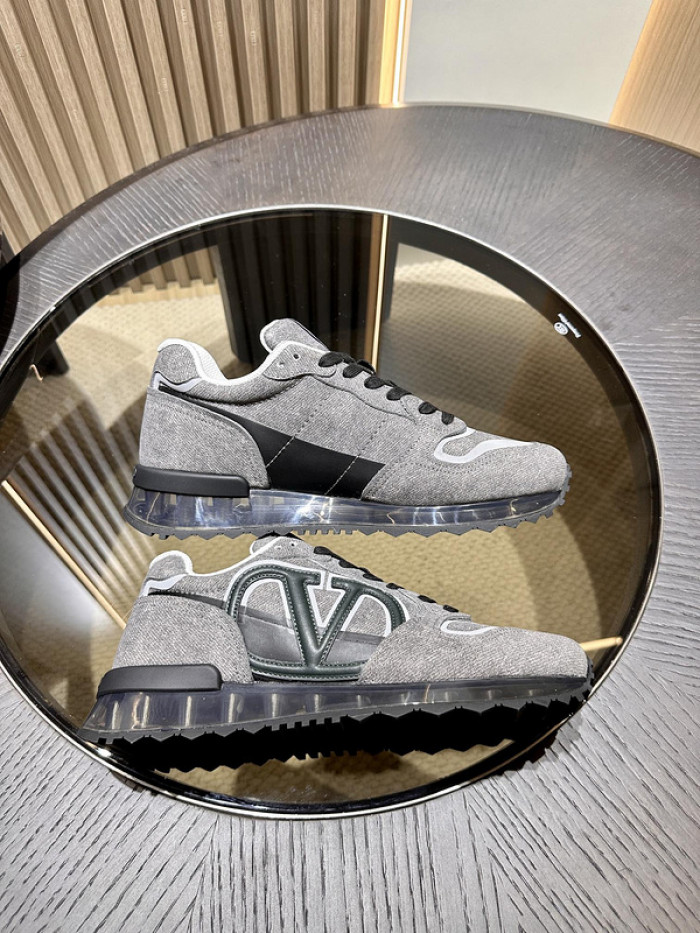 Va1e*ntin0 garavani sneaker