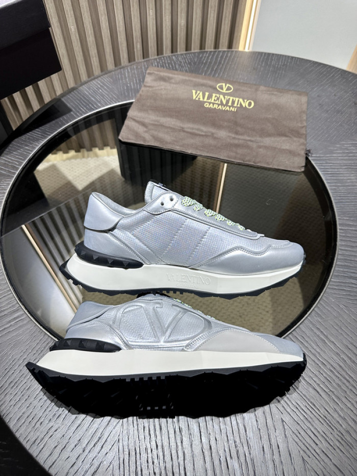 Va1e*ntin0 garavani sneaker
