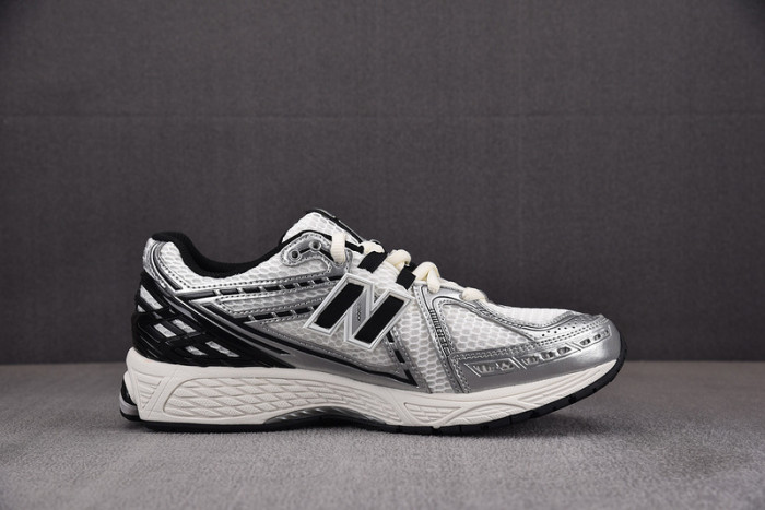 new Ba1an*e 1906r silver metallic black m1906rer