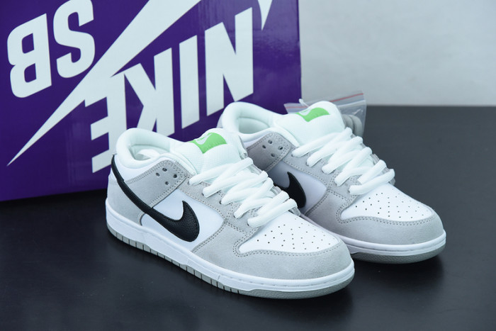 nike dunk sb low pro Ch10rophyll bq6817-011