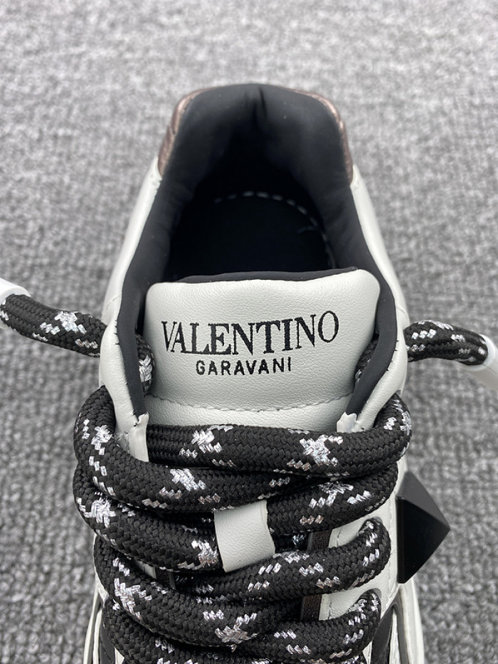 Va1e*ntin0 garavani sneaker