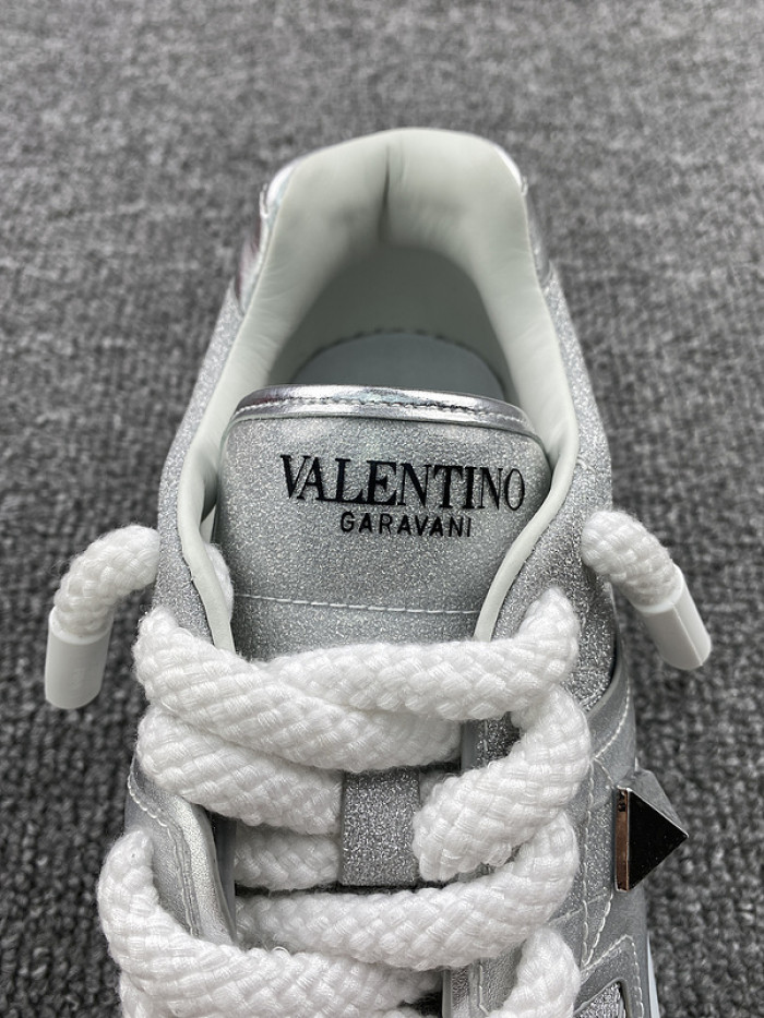 Va1e*ntin0 garavani sneaker