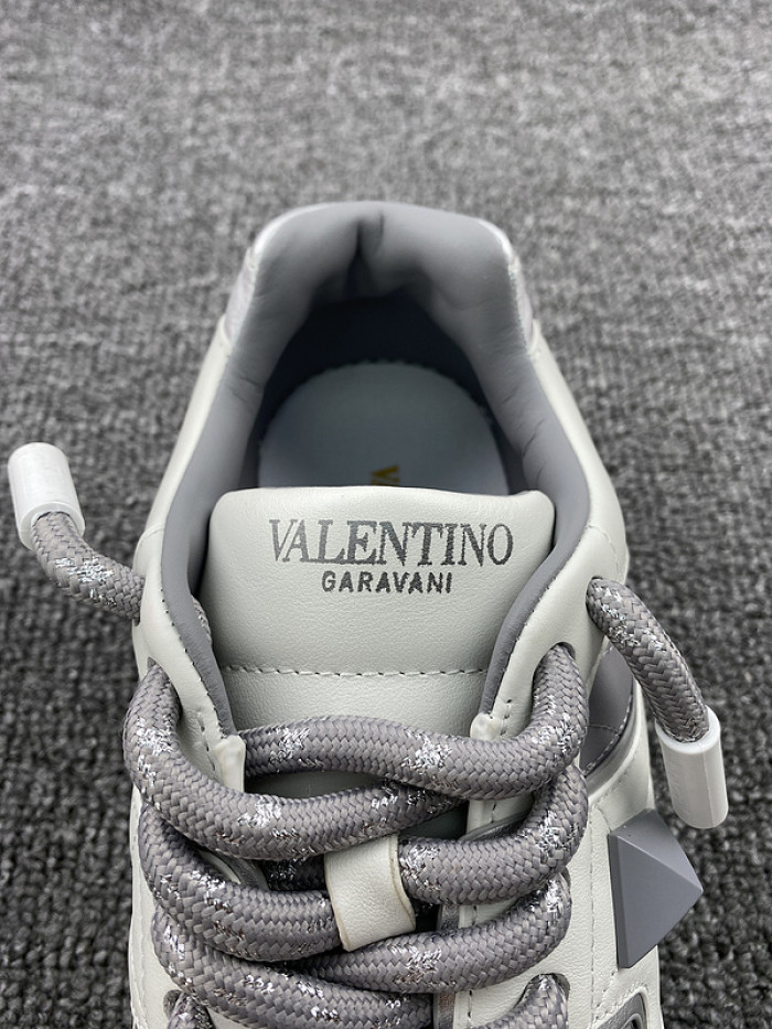 Va1e*ntin0 garavani sneaker