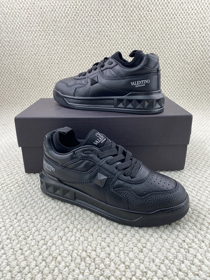 Va1e*ntin0 garavani sneaker