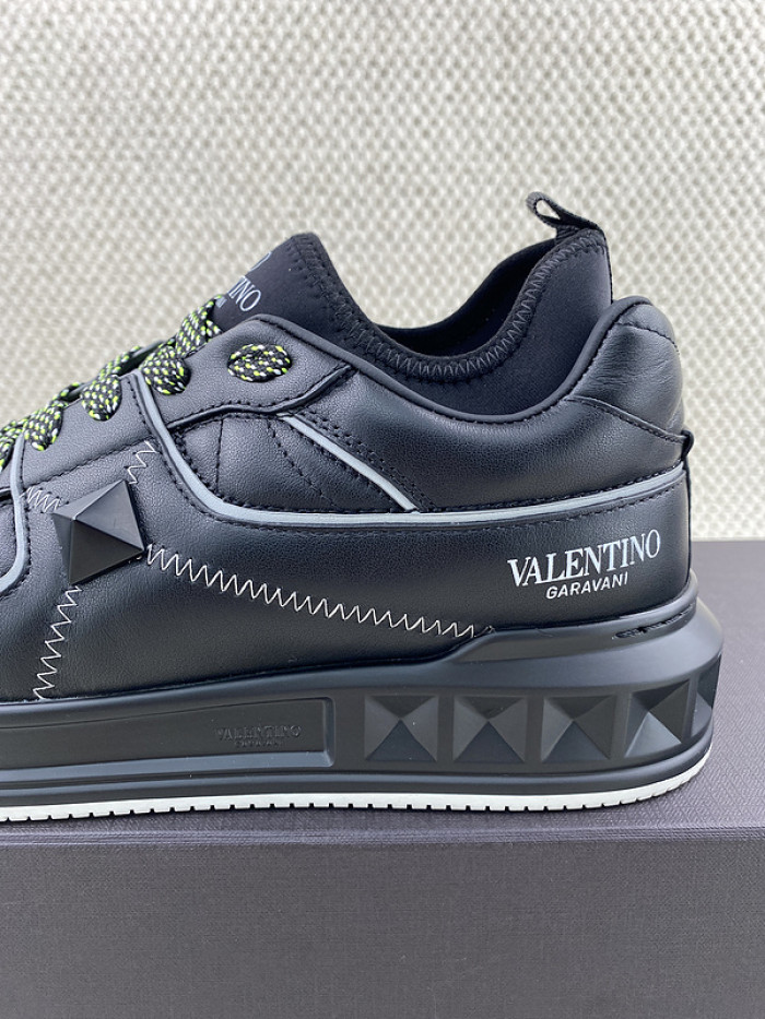 Va1e*ntin0 garavani sneaker