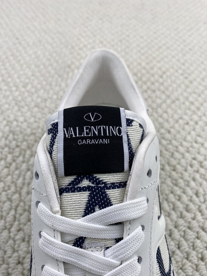 Va1e*ntin0 garavani sneaker
