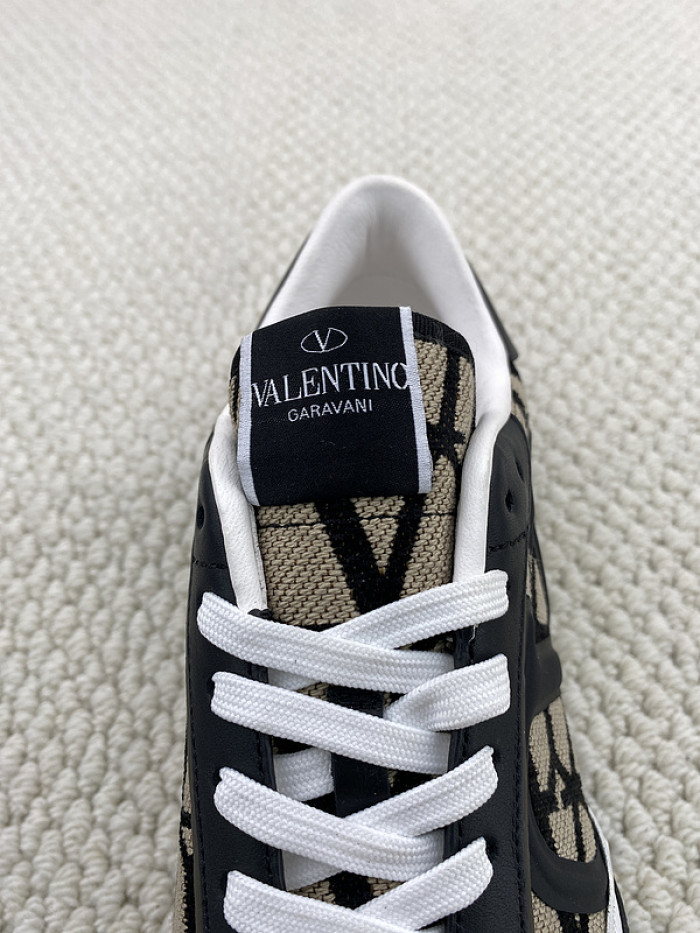 Va1e*ntin0 garavani sneaker