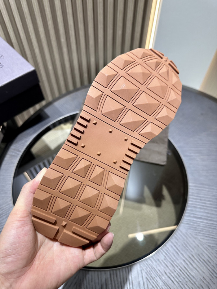 Va1e*ntin0 garavani sneaker