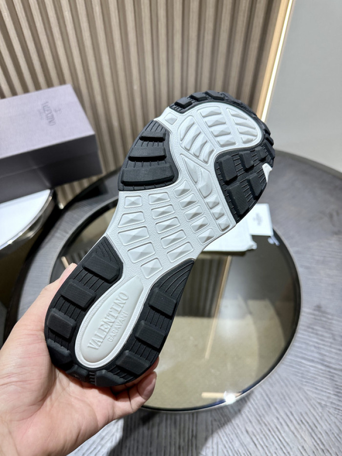 Va1e*ntin0 garavani sneaker