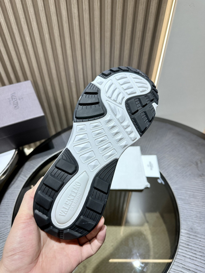 Va1e*ntin0 garavani sneaker