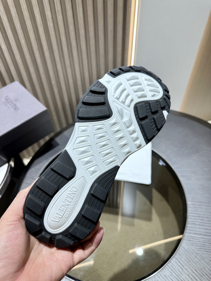 Va1e*ntin0 garavani sneaker