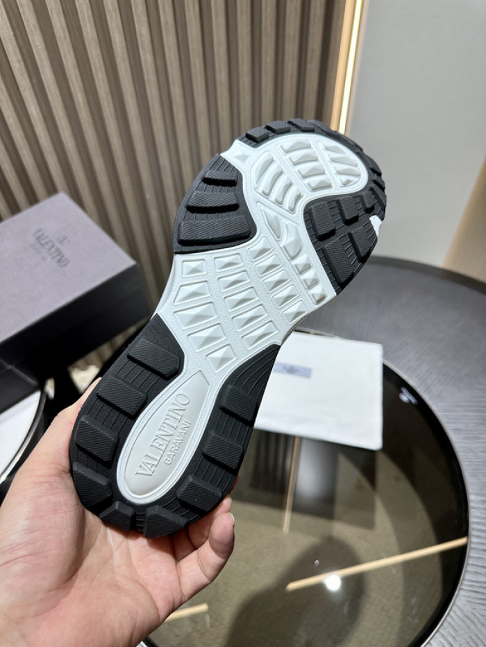 Va1e*ntin0 garavani sneaker