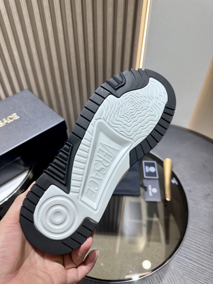 Va1e*ntin0 garavani sneaker