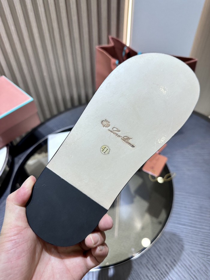 L0r0 P1ana sandal