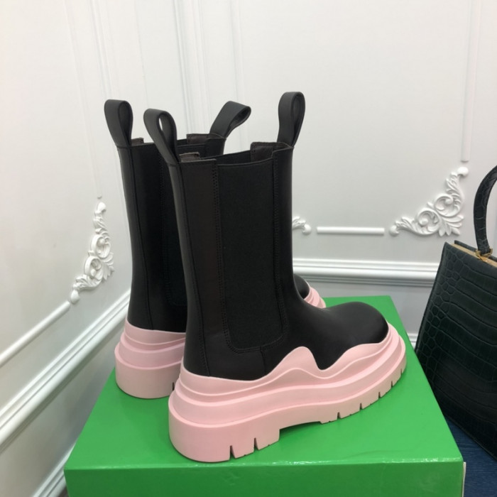 Bo*te*ga ve*ne*ta chelsea tire leather high boot
