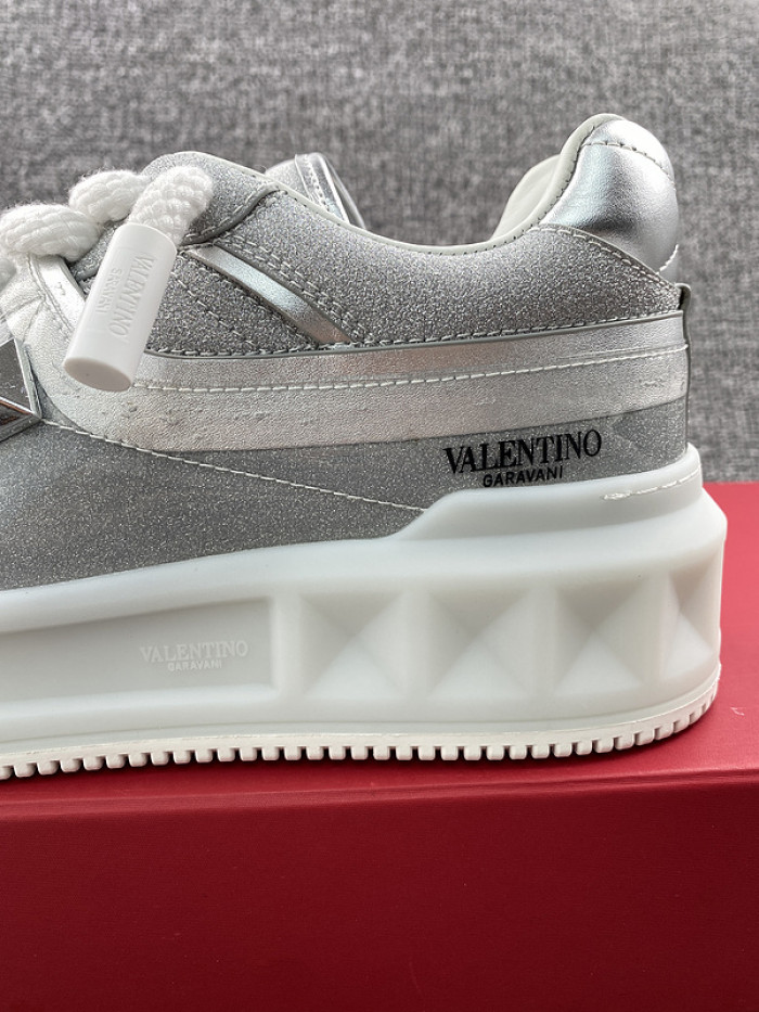 Va1e*ntin0 garavani sneaker