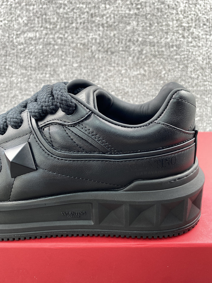 Va1e*ntin0 garavani sneaker
