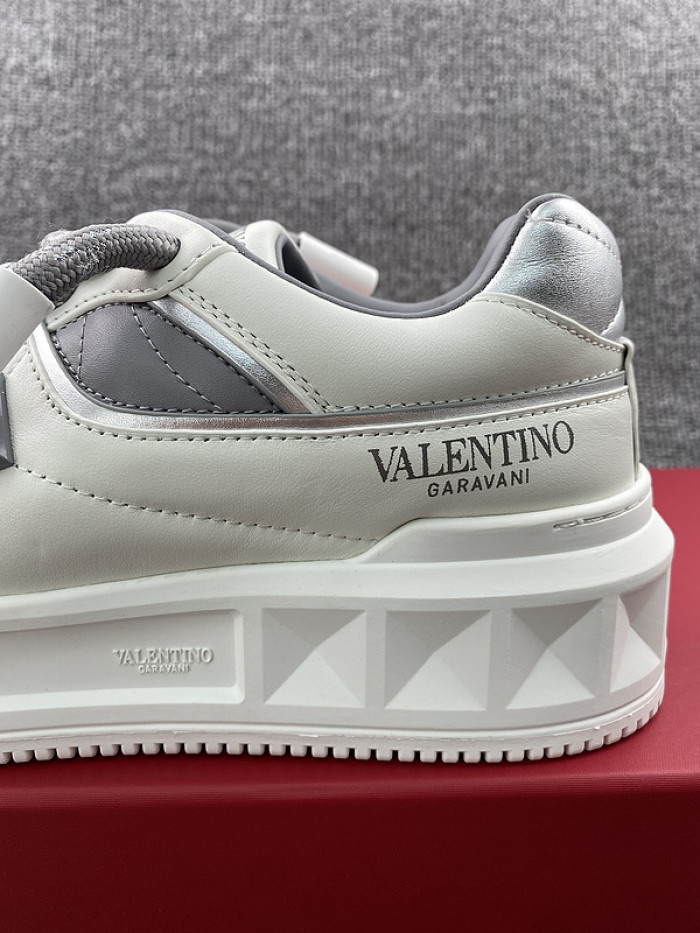 Va1e*ntin0 garavani sneaker