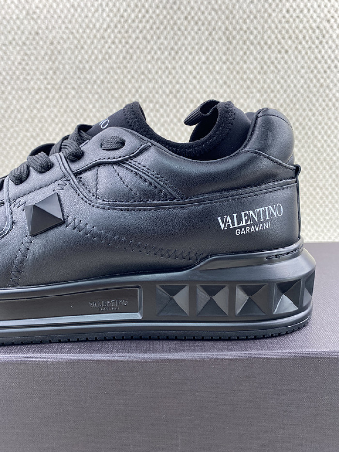 Va1e*ntin0 garavani sneaker