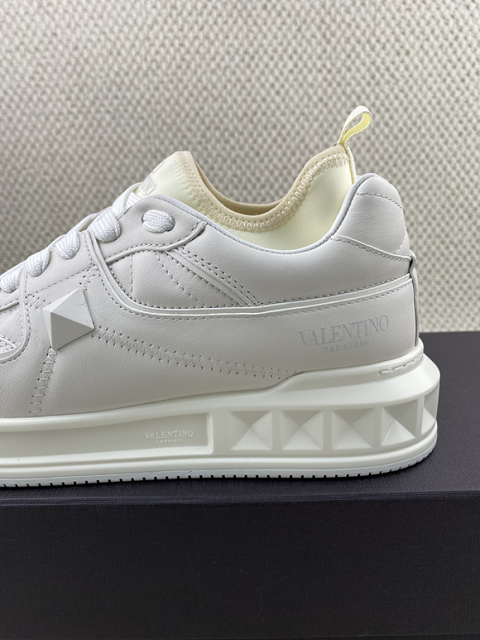 Va1e*ntin0 garavani sneaker